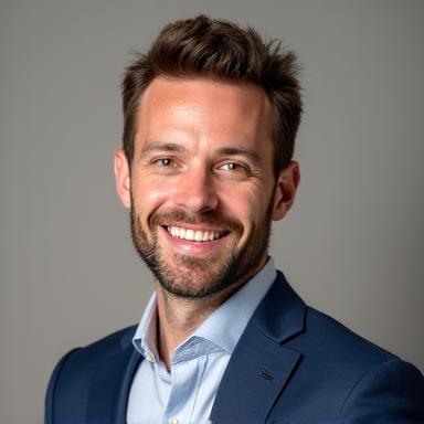 Professionele headshot van Bas Jansen.